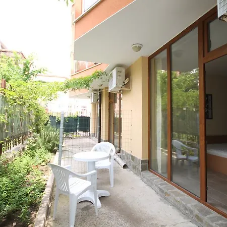 Arendoo In Palm Marina Apartament *